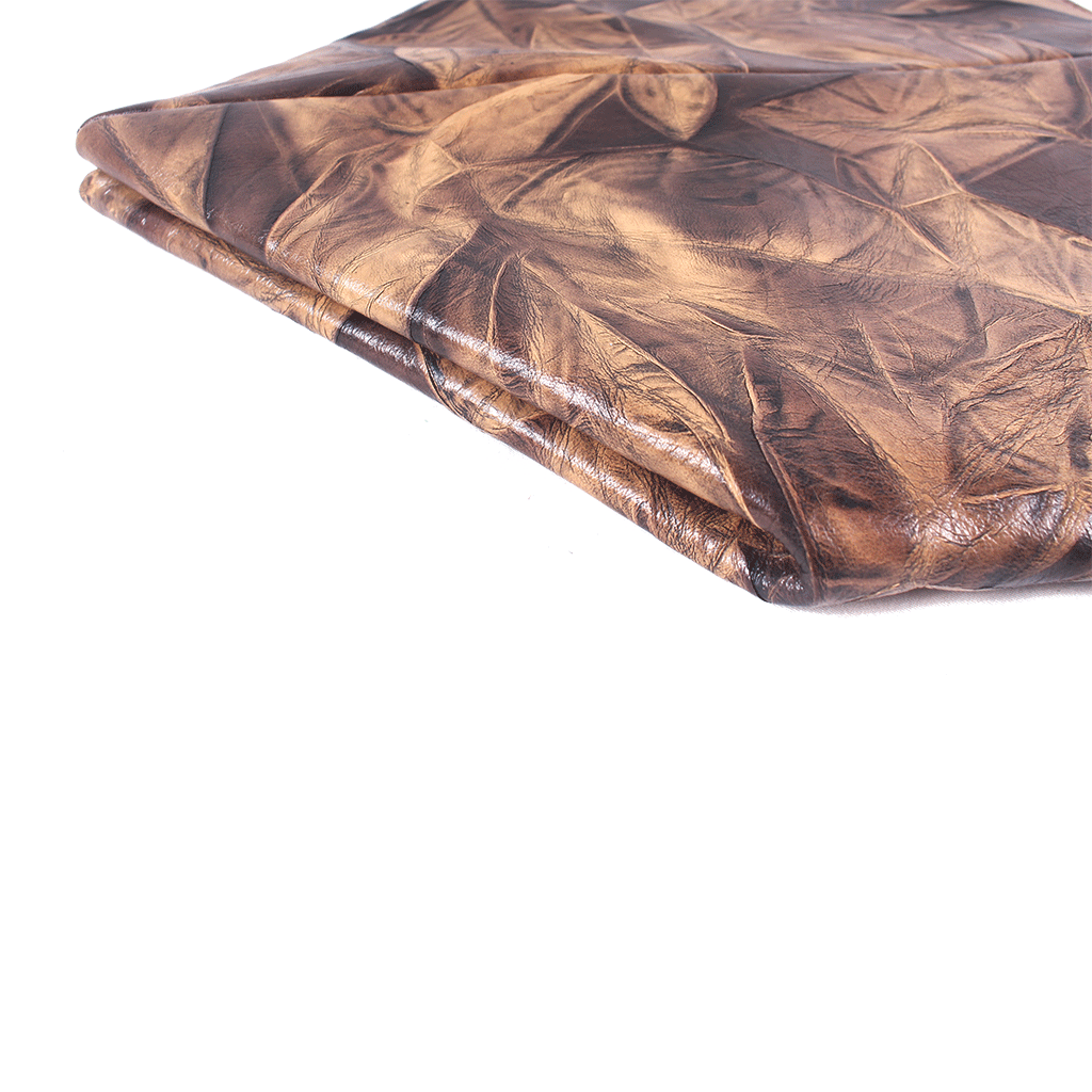 TAT_illusory_clutch_14602_wood-flat leather close up