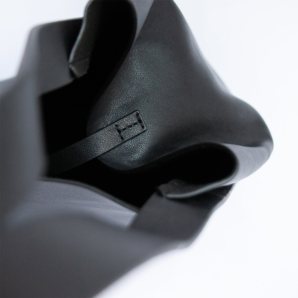 TAT_tote_191003_Black_top strip stitching