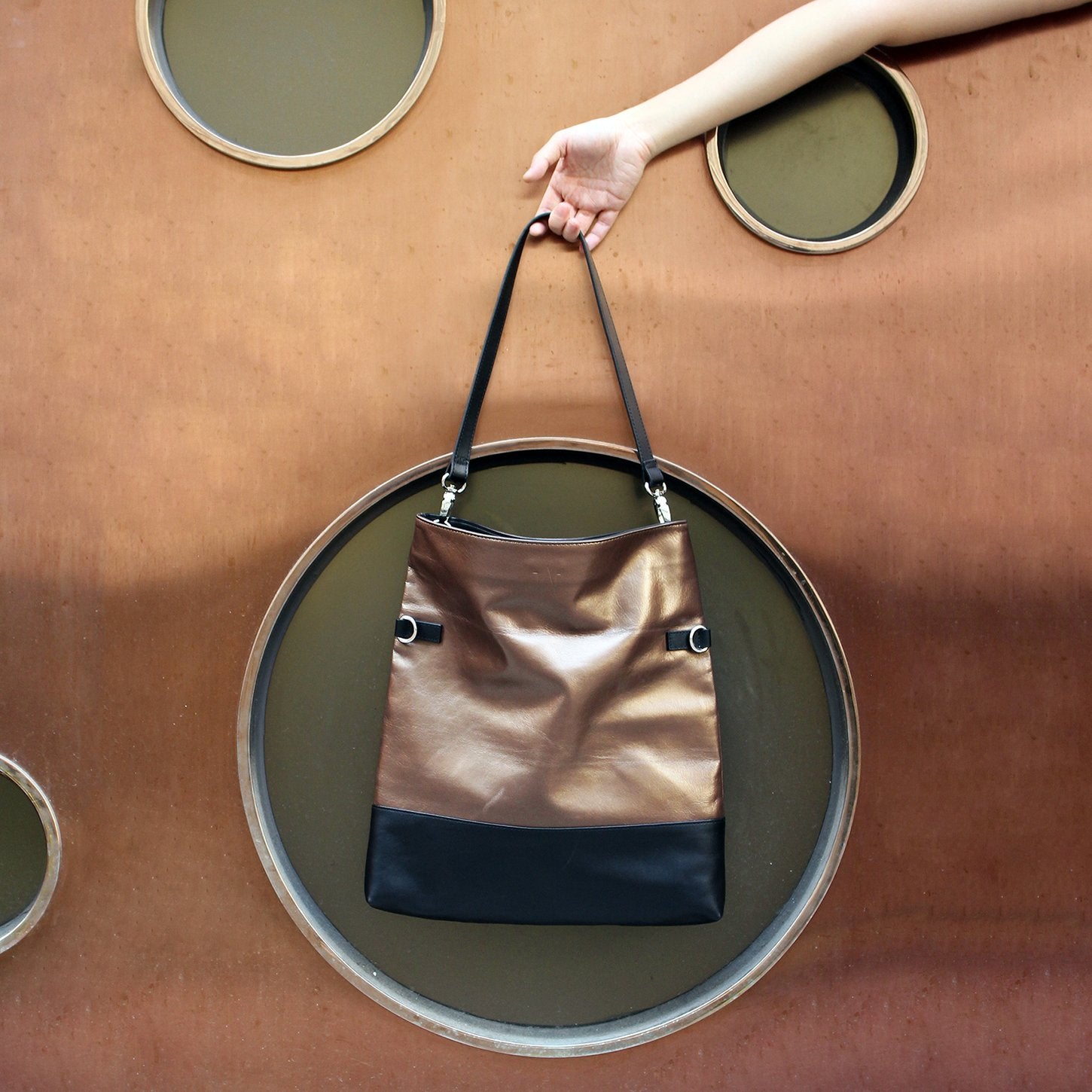 SHOULDER BAG – T A T