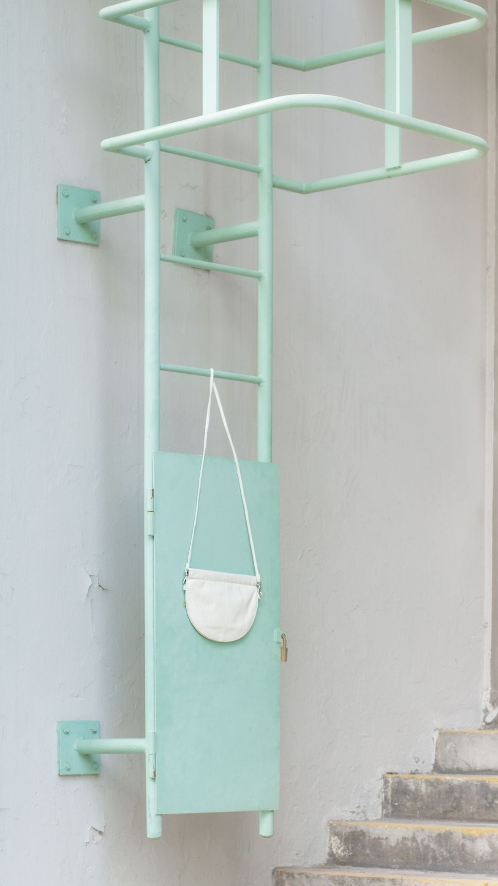 semi circle crossbody bag in white 