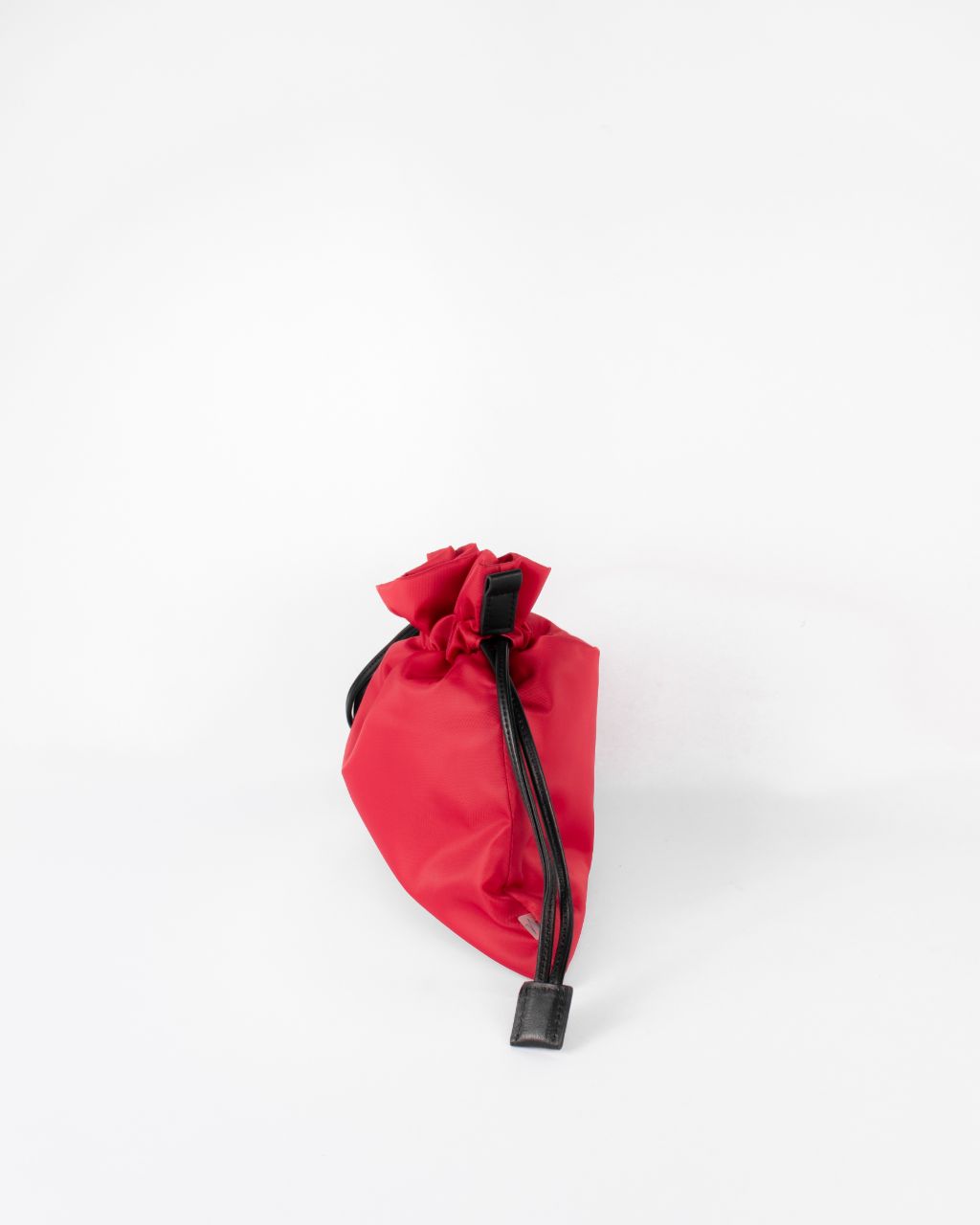 beans bag in red water repellent nylon and leather strap silde