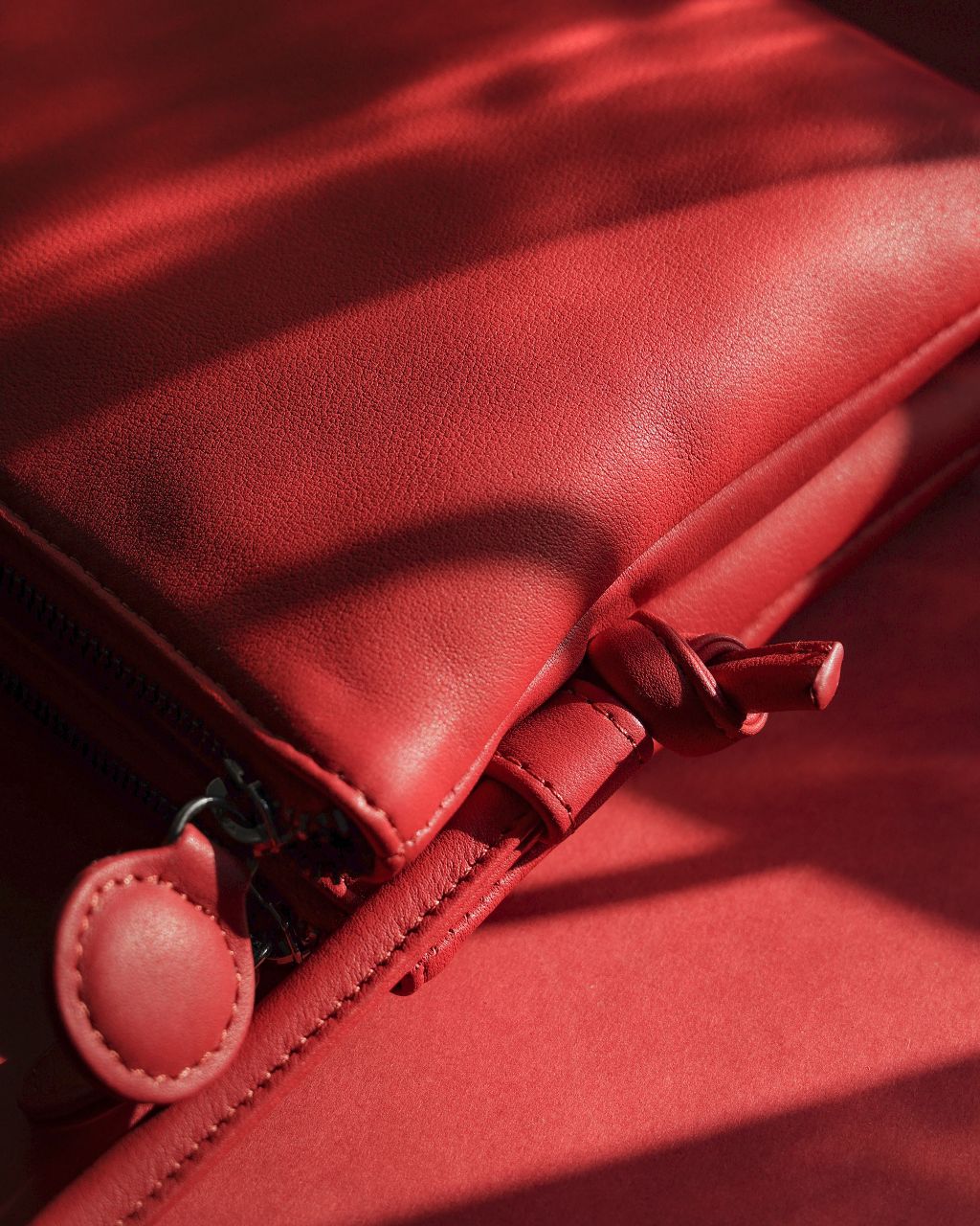 Crimson・Cow Leather Double Zip Crossbody・Normcore・TAT