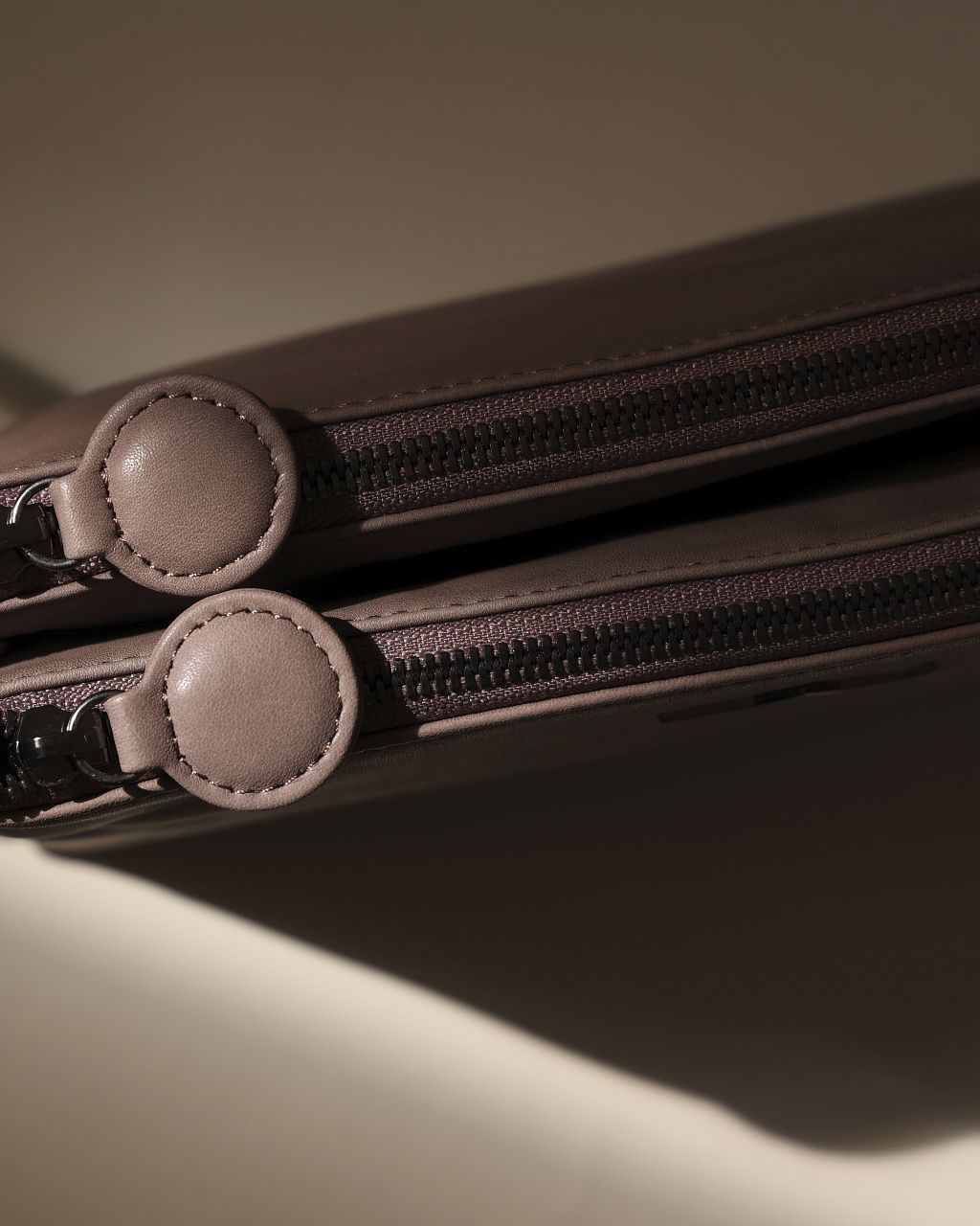 HIPPO Grey Double Zip Leather Cross-Body・Imperfect Item