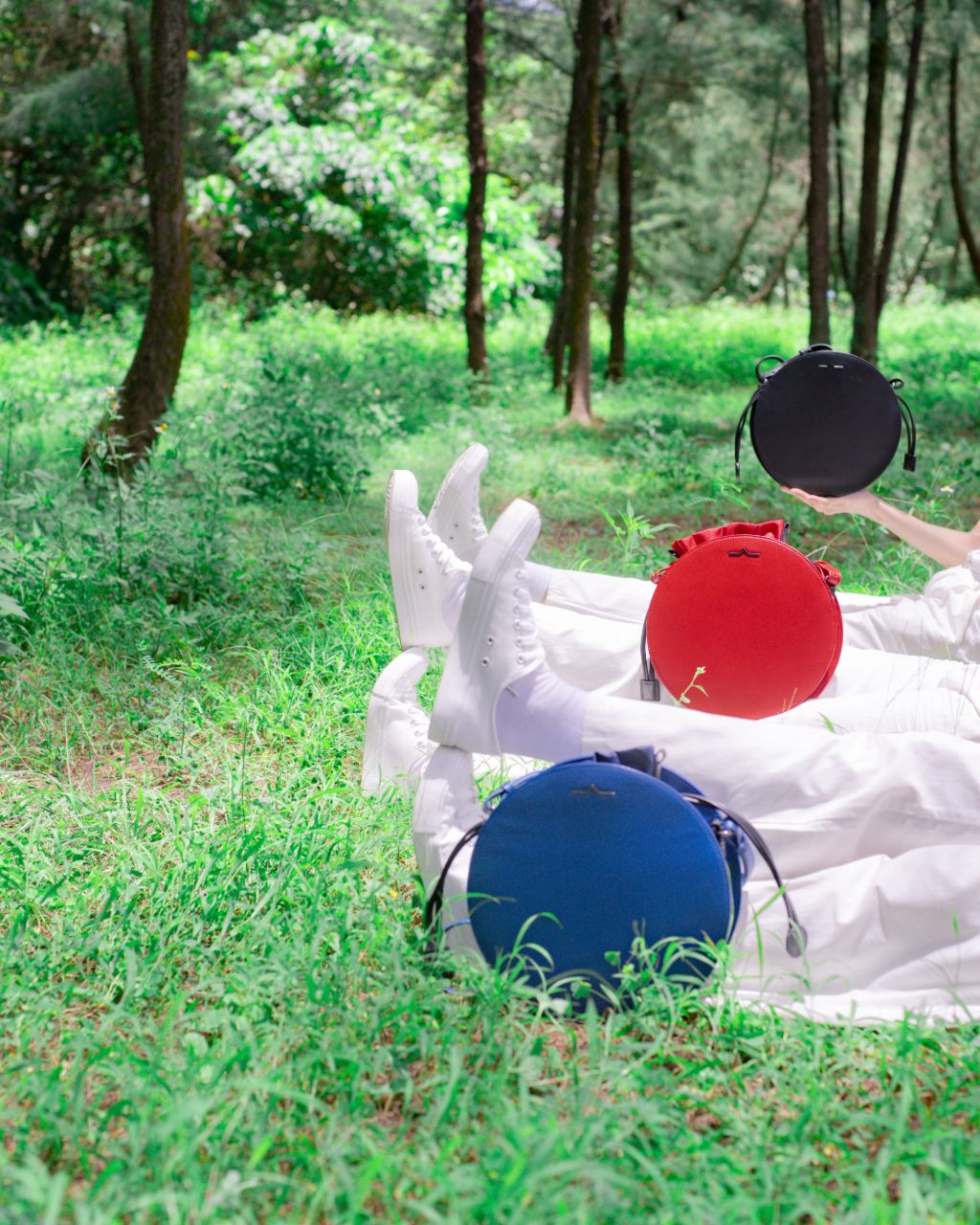 circle cow leather crossbody black, red, blue