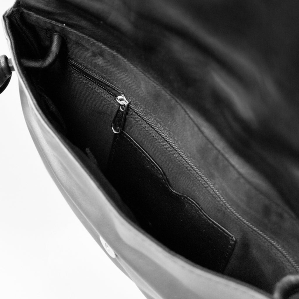 TAT_flap_crossbody_145633_inside card holder