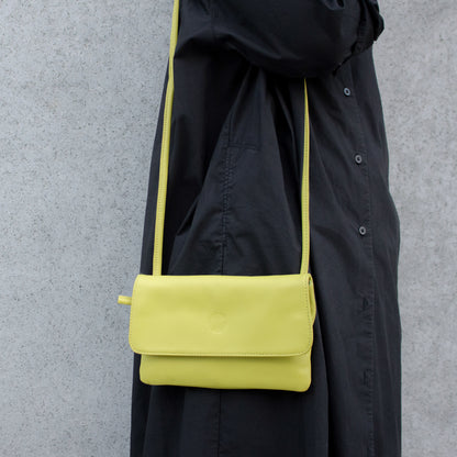 tat_flap crossbody_14633 in green on model side
