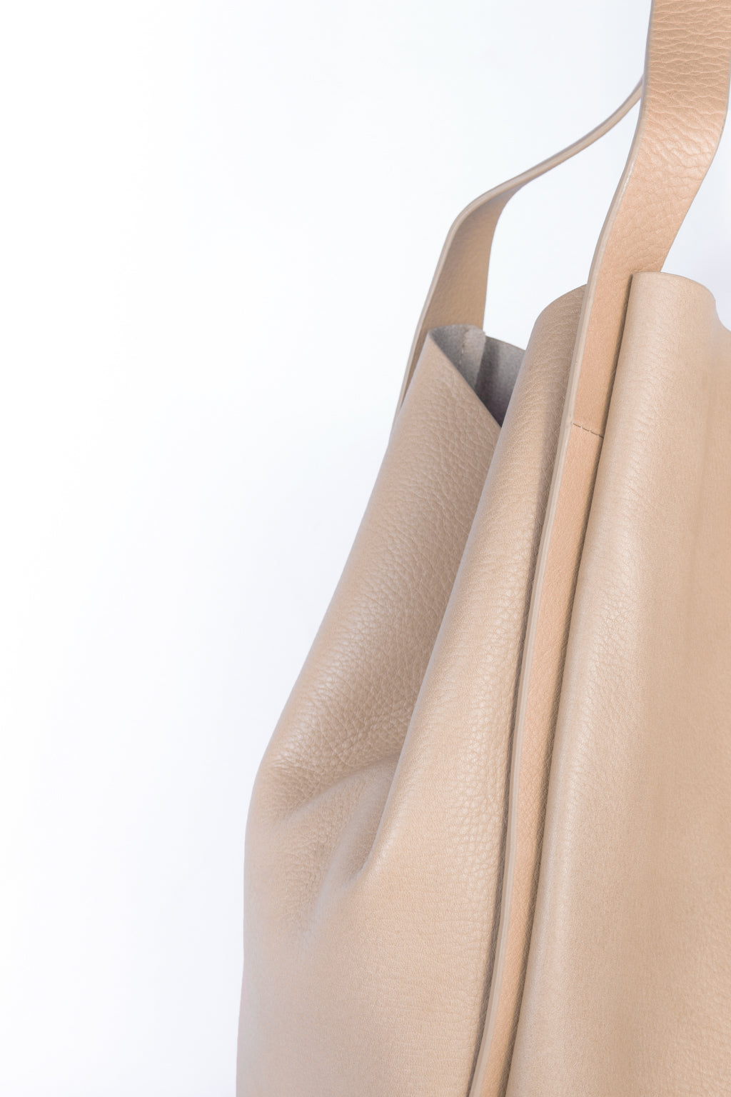TAT_tote_191003_beige-side details close up