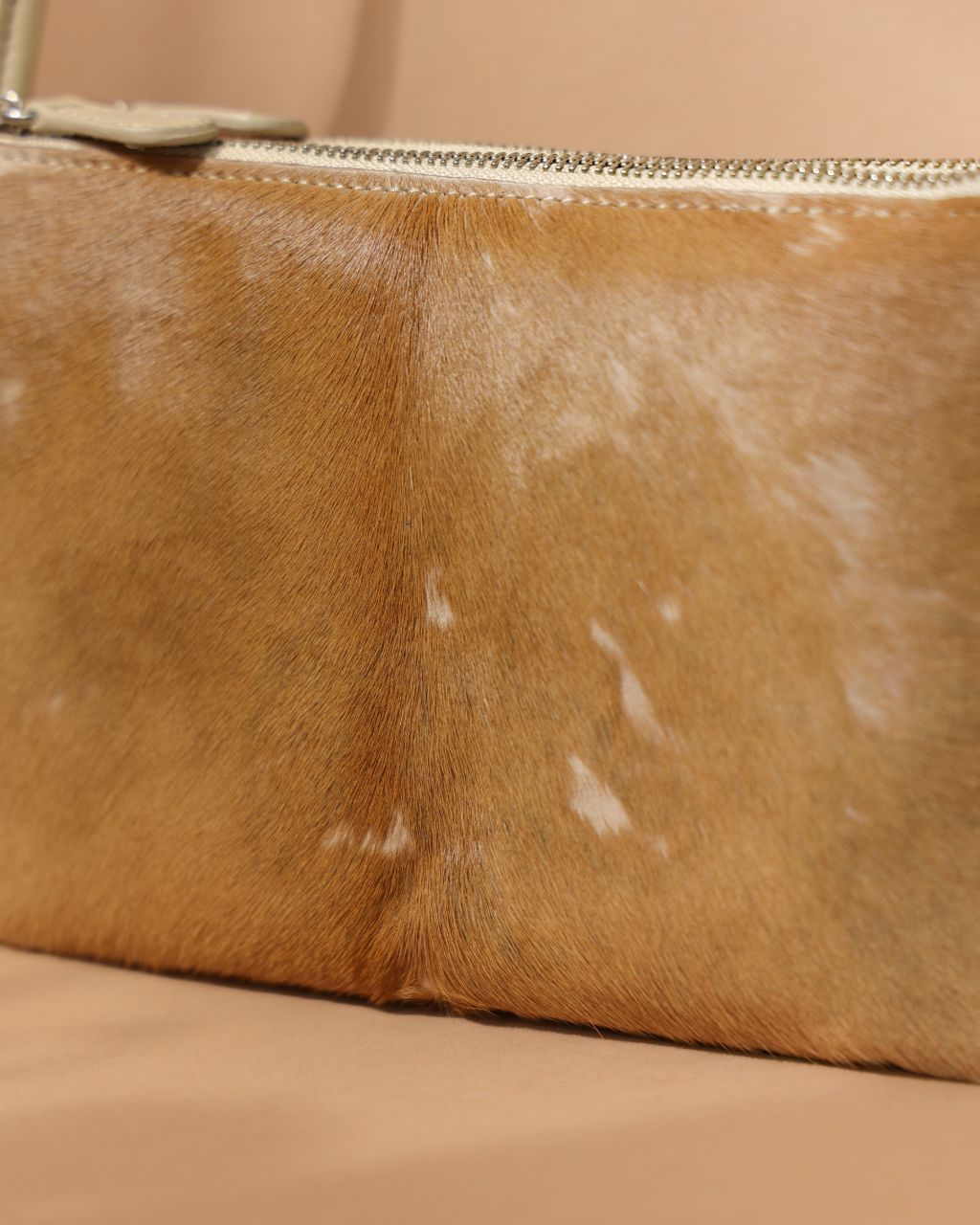 Pony Hair leather crossbody bag in beige TL-14632H_hair leather close up